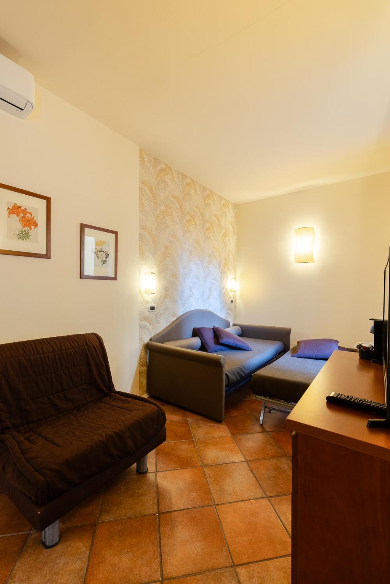Residence Villa Firenze อาลัสซิโอ ภายนอก รูปภาพ
