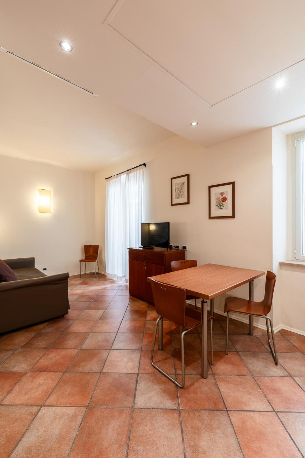 Residence Villa Firenze อาลัสซิโอ ภายนอก รูปภาพ