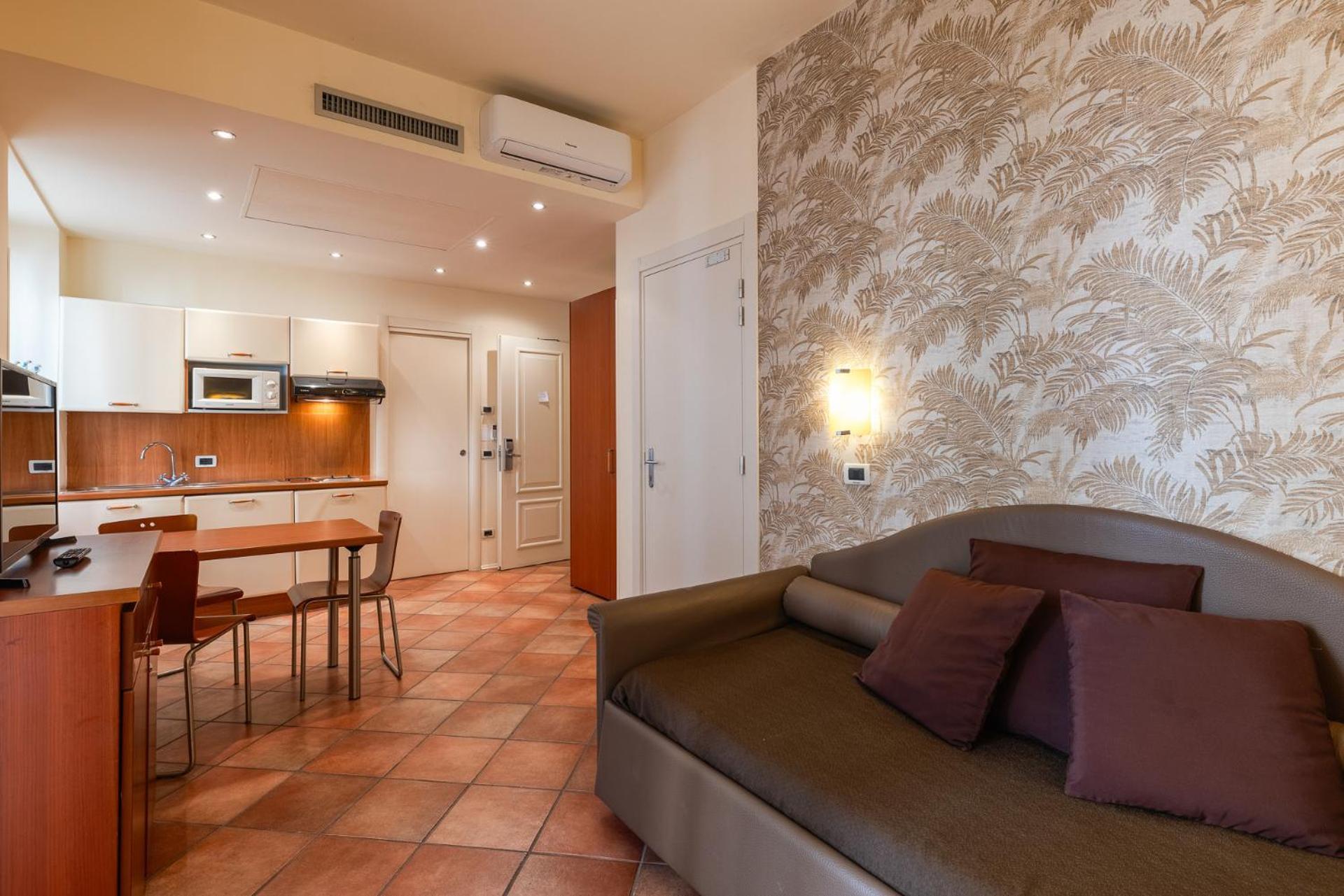 Residence Villa Firenze อาลัสซิโอ ภายนอก รูปภาพ