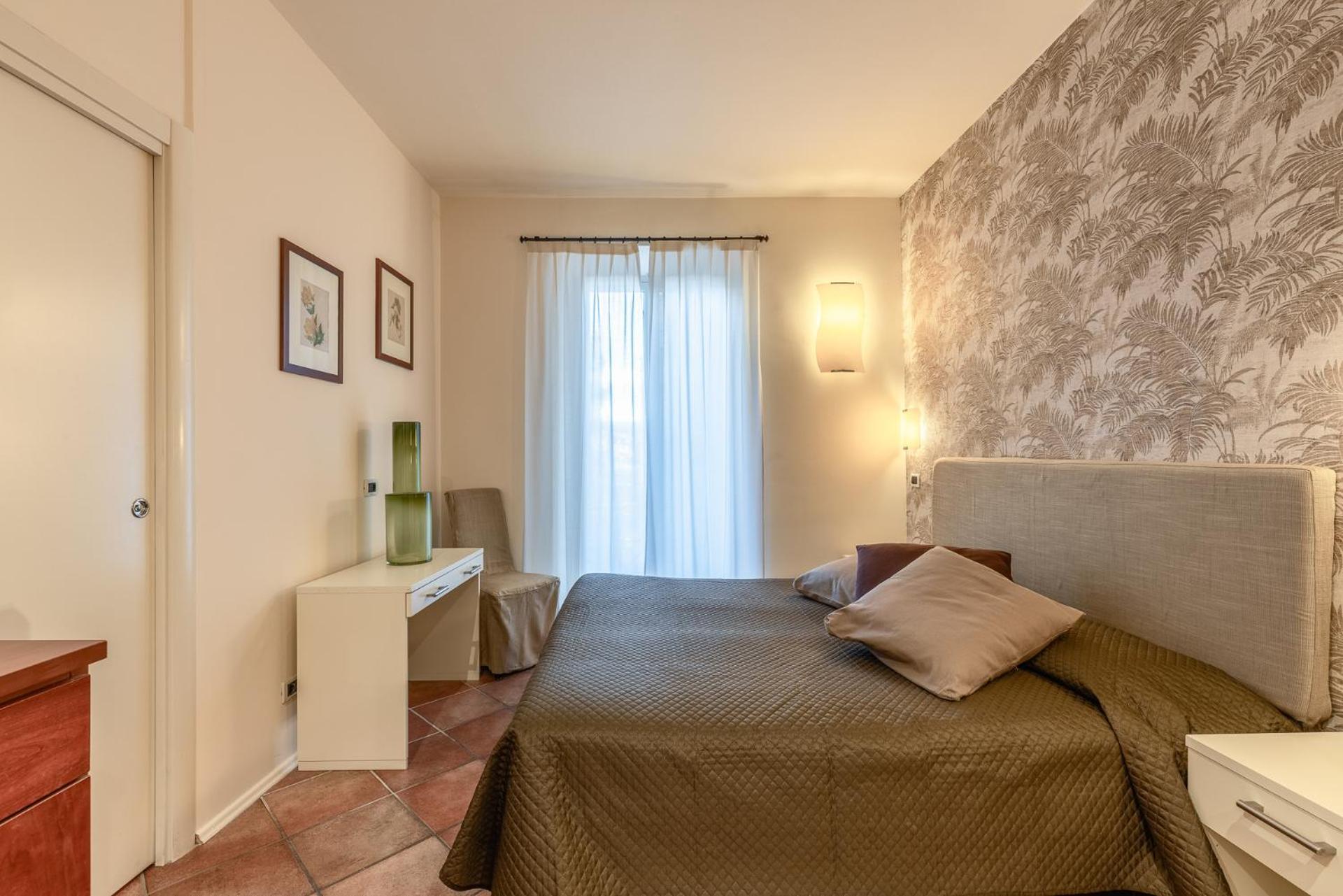 Residence Villa Firenze อาลัสซิโอ ภายนอก รูปภาพ