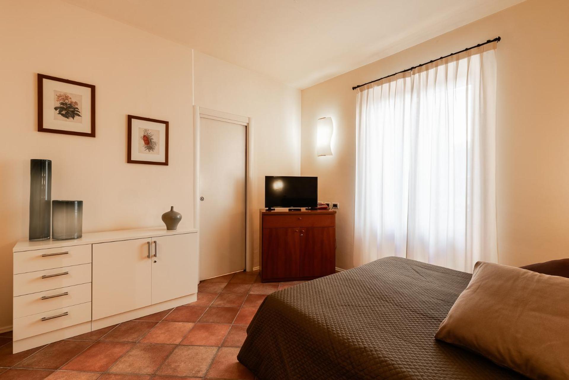 Residence Villa Firenze อาลัสซิโอ ภายนอก รูปภาพ