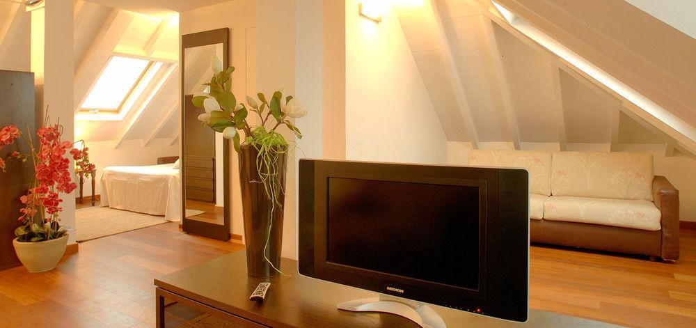 Residence Villa Firenze อาลัสซิโอ ภายนอก รูปภาพ