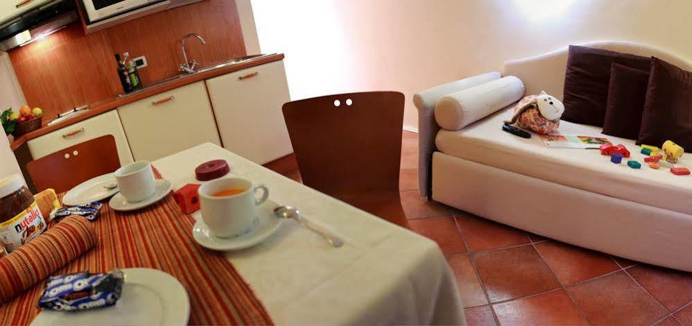 Residence Villa Firenze อาลัสซิโอ ภายนอก รูปภาพ